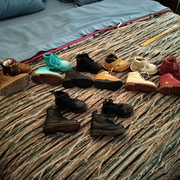 Toddler Boy's boots size 7 Timberland, UGGS, Dr. Martens sz 6 - Picture 8 of 10